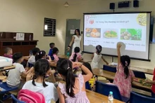 Le Nguyen Luu An lors d'une sortie scolaire sur le thème de la Fête de la Mi-Automne. Photo : baoquocte.vn