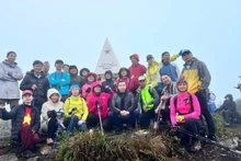 Le sommet appelé Lao Than, culminant à 2 860 mètres d’altitude, figure toujours parmi les destinations privilégiées des amateurs de trekking en quête d’aventure et de conquête. Photo: nhandan.vn