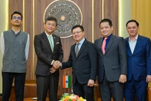 L’ambassadeur indien en visite de travail au journal Nhân Dân