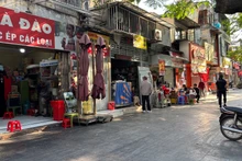 Les commerçants de la rue Ly Thuong Kiet respectaient strictement les réglementations concernant l’ordre sur les trottoirs et la chaussée. Photo: nhandan.vn