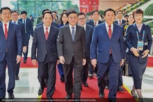 Le membre du Bureau politique et Permanent du Secrétariat du Comité central, Tran Cam Tu, ainsi que les délégués ont assisté à la cérémonie d’inauguration du Centre de presse et ont présidé la conférence de presse internationale sur le XIVᵉ Congrès du Parti. Photo: Photo : VNA.