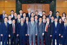 Le secrétaire général To Lam présidant la rencontre avec les participants du 7ᵉ colloque international sur les études vietnamiennes. Photo: nhandan.vn