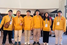 Six lycéens vietnamiens participent à la 66e Olympiade internationale de mathématiques (IMO) en 2025. Photo : MOET.