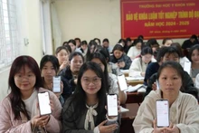 Toutes les informations des étudiants de l’Université de médecine de Vinh ont été mises à jour via l’application VNeID. Photo : VNA.