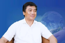 Le docteur Trinh Xuan Duc a partagé ses réflexions lors du colloque "Promouvoir l’industrie de l’environnement au Vietnam – Résoudre le défi du traitement et du recyclage des déchets solides. Photo : congthuong.vn