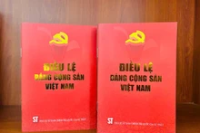 L’ouvrage « Les Statuts du Parti communiste du Vietnam ». Photo : nhandan.vn