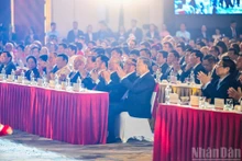 Les dirigeants et anciens dirigeants du Parti et de l’État lors de la cérémonie d’ouverture. Photo : nhandan.vn