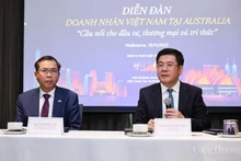 Le ministre de l’Industrie et du Commerce, Nguyen Hong Dien, et l’ambassadeur du Vietnam en Australie, Pham Hung Tam. Photo : congthuong.vn