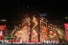 Le développement des plateformes numériques et du streaming légal, ainsi que de grands concerts et programmes musicaux réunissant des dizaines de milliers de spectateurs, a témoigné du potentiel du marché intérieur et d’une capacité d’organisation de niveau international. Photo : VNA.