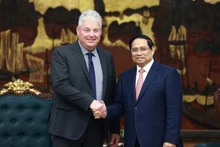 Le Premier ministre Pham Minh Chinh et Eduard Stiphout, vice-président principal du groupe ASML (Pays-Bas). Photo: VNA