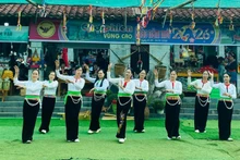 Une effervescence d’activités culturelles et artistiques à l’occasion du Nouvel An au Village de la Culture et du Tourisme des ethnies du Vietnam. Photo : nhandan.vn