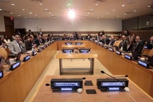 Les délégués participant à l’événement « La route vers Hanoï : Cérémonie de signature de la Convention des Nations Unies contre la cybercriminalité – valoriser le multilatéralisme pour un avenir numérique sûr », le 22 septembre 2025, au siège des Nations Unies à New York (États-Unis). Photo: nhandan.vn