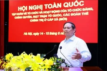 Le Premier ministre Pham Minh Chinh s'exprime lors de la conférence nationale de formation sur l’organisation et le fonctionnement des organisations du Parti, des administrations locales, du comité du Front de la Patrie du Vietnam et des organisations politiques de masse au niveau communal. Photo : VNA.