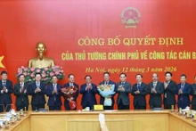 La cérémonie remettre la décision de nomination du président de l’Académie des sciences et des technologies du Vietnam.Photo : VNA.