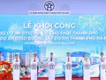 Le Premier ministre Le Minh Hung et plusieurs hauts dirigeants de l’État procèdent au lancement officiel de ces projets. Photo : VNA.