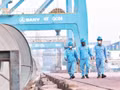 Des ouvriers travaillent dans une usine sidérurgique du groupe Hoa Phat. (Photo : nhandan.vn)