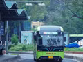 De nombreuses lignes d’autobus électriques modernes ont été mises en service, remplaçant progressivement les véhicules fonctionnant aux énergies fossiles. Photo : nhandan.vn