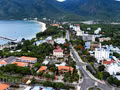 L’approvisionnement stable en électricité grâce au réseau électrique national donne un nouvel élan à la transition verte du district spécial de Con Dao, en faveur d’un développement durable et d’une réduction des émissions. Photo : congthuong.vn
