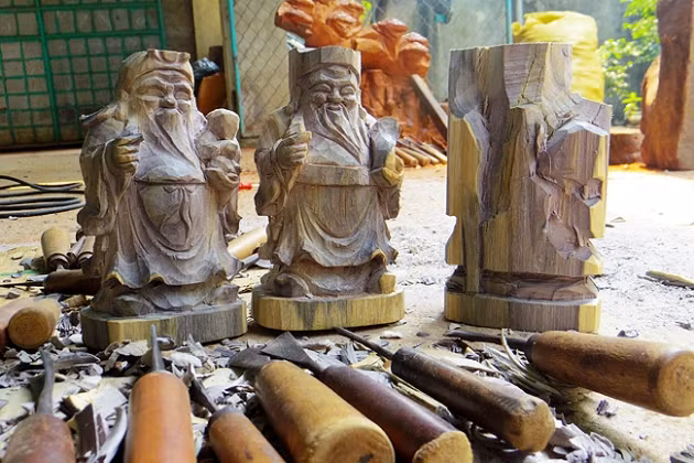 Village de Du Du: Quintessence de la sculpture de bois ảnh 5