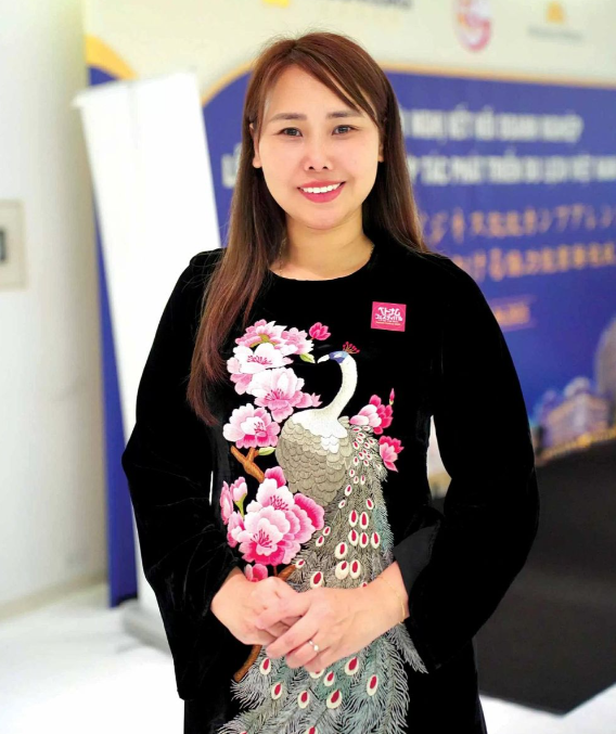 Le Thuong est actuellement présidente de l’Association générale des Vietnamiens de la région du Kansai et directrice de l’école de langue vietnamienne Cay Tre. Photo : NVCC/baoquocte ht.png
