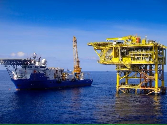 Exploitation pétrolière sur le gisement pétrolifère de Te Giac Trang. a.jpg