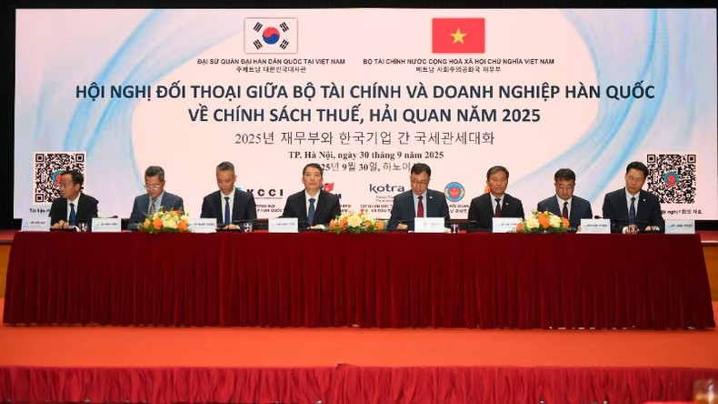 Le ministère des Finances du Vietnam, en coopération avec l’Ambassade de la République de Corée au Vietnam, a organisé une conférence de dialogue avec les entreprises coréennes sur la politique fiscale et douanière de l’année 2025. 1.jpg
