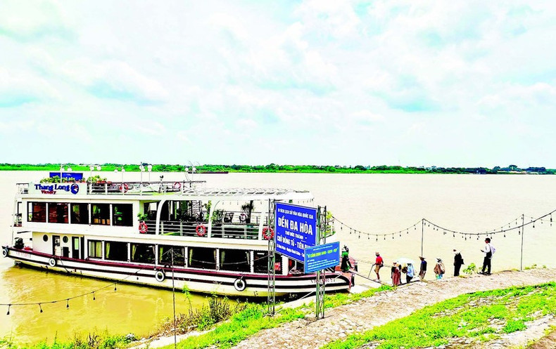 Le circuit fluvial reliant Hanoï et Hung Yen est l’un des produits culturels les plus efficaces. a.jpg