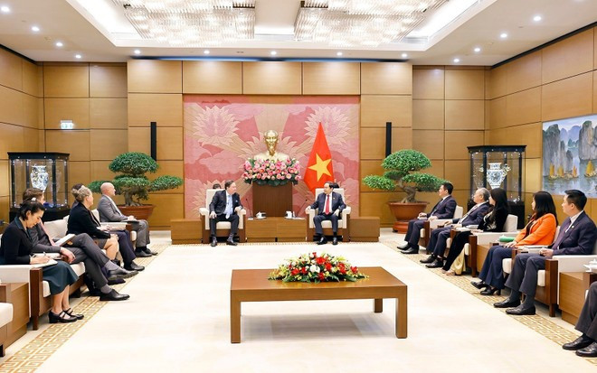 Le président de l’Assemblée nationale Tran Thanh Man reçoit l'ambassadeur américain Marc Knapper. Photo: VNA