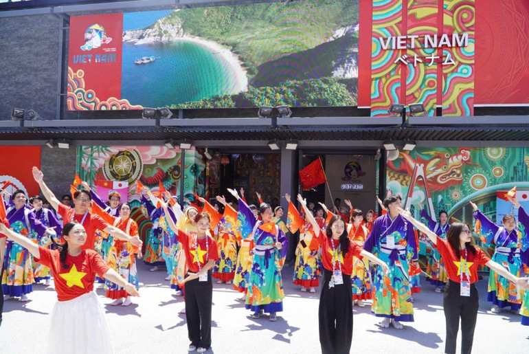 Spectacle de danse Yosakoi au pavillon vietnamien. 5.jpg