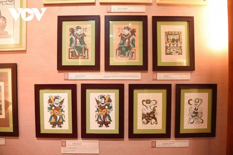 « Malgré les évolutions de l’histoire, ces traditions préservent encore leur vitalité, avec des couleurs vives et des formes simples mais profondes, reflétant la société, les coutumes et les aspirations du peuple vietnamien », a-t-il indiqué.