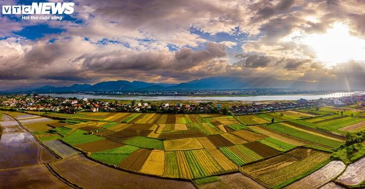 Avec l’émergence du tourisme communautaire autour du village maraîcher de Thuan Nghia, ces demeures anciennes sont devenues des éléments phares du circuit, reliant production agricole, culture et mémoire historique.