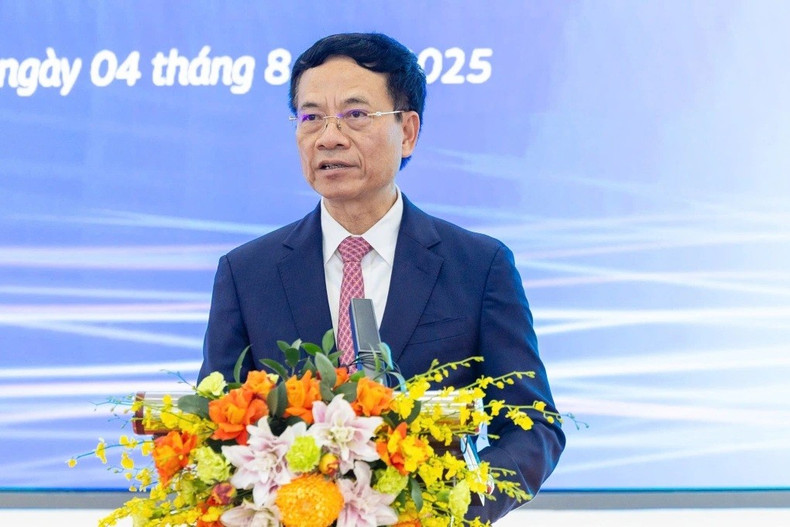 Le ministre Nguyen Manh Hung lors de l’inauguration du câble optique terrestre VSTN, le 4 août après-midi. Photo : VNE b.jpg