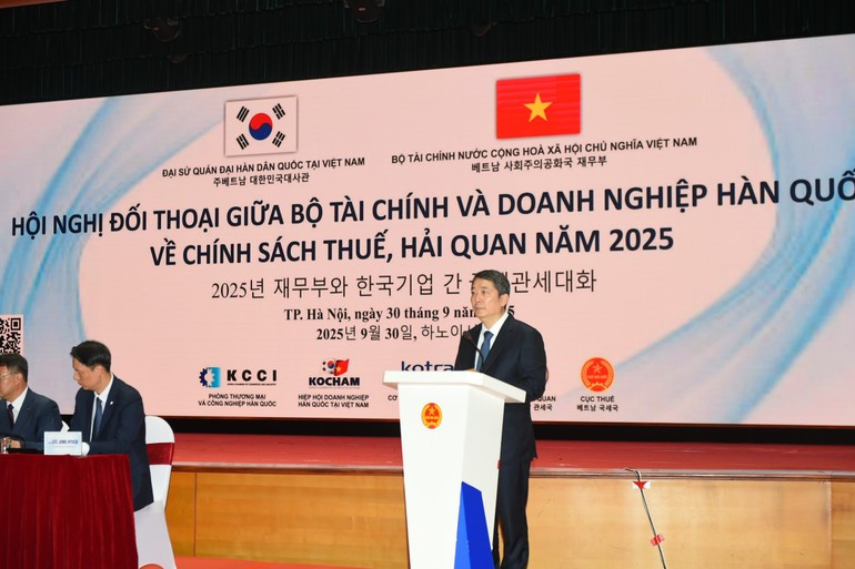 Le vice-ministre des Finances, M. Cao Anh Tuan, a pris la parole lors de la conférence. 3.jpg