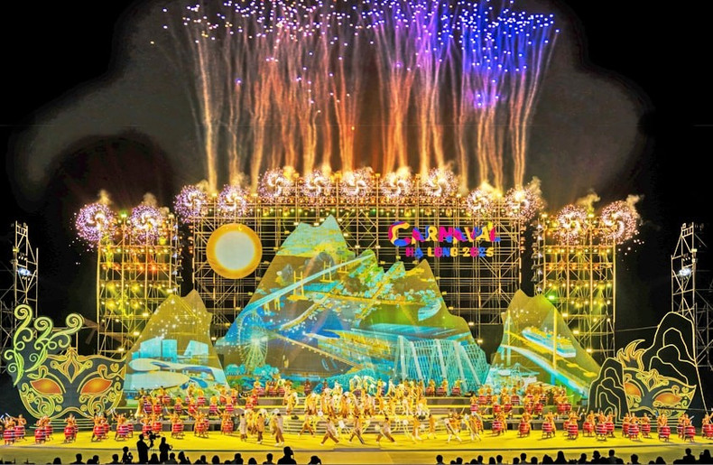 Vue générale de la cérémonie d’ouverture du Carnaval de Ha Long 2025, le 1er mai. 2.jpg