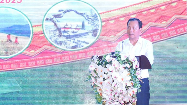 Hoang Quoc Khanh, vice-président permanent du Comité populaire de la province de Lao Cai, prenant la parole. 3-3269.jpg