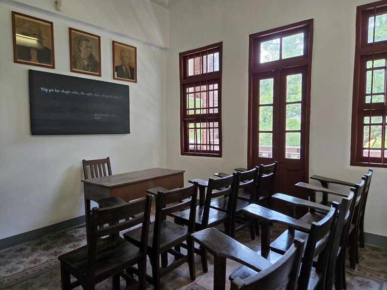 Cours de formation des cadres révolutionnaires assurés directement par Nguyen Ai Quoc – Hô Chi Minh dans la maison no 13, rue Wenming, Canton, 1925. Photo : QDND. 2.jpg