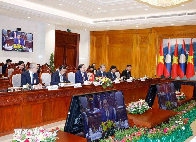 Le président de l’Assemblée nationale Tran Thanh Man a félicité M. Saysomphone Phomvihane pour sa réélection au Bureau politique du Comité central du Parti populaire révolutionnaire lao (XIIᵉ mandat), témoignant de la grande confiance dont il bénéficie.