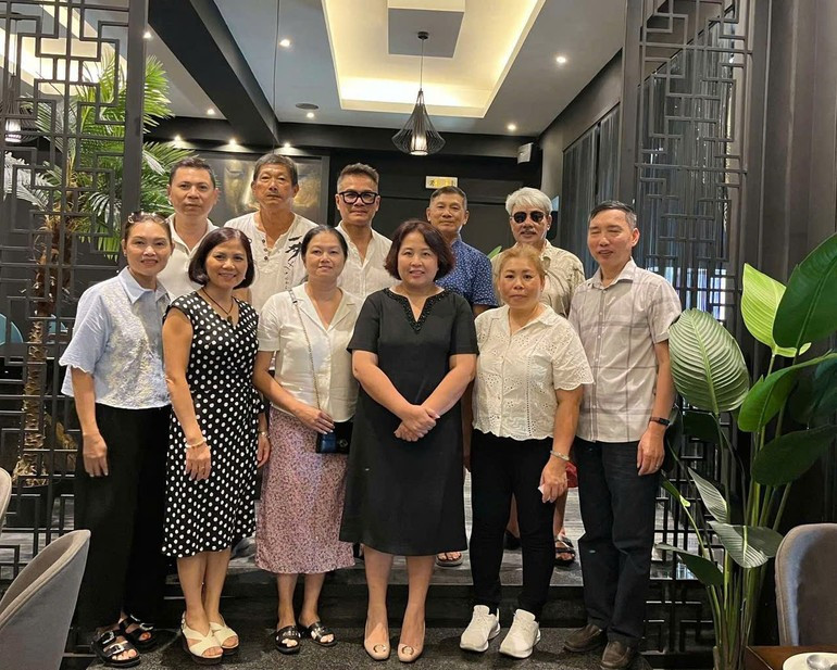 L’ambassadrice Pham Thi Thu Huong rencontre des représentants de la communauté vietnamienne sur l’île de Rhodes, en Grèce. Photo : ambassade du Vietnam en Grèce. b.jpg