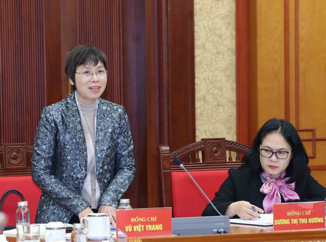 Vu Viet Trang, directrice générale de l'Agence vietnamienne d'Information, prend la parole lors de la réunion. Photo : VNA