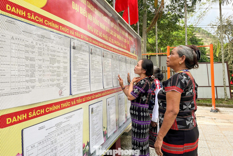 Mme Nguyen Thi Thao, habitante Co Tu du hameau de Ta Lang, espère que les représentants élus accorderont davantage d’attention à la vie des populations des zones reculées, notamment en soutenant le développement économique local, la création d’emplois et les politiques éducatives destinées aux enfants des minorités ethniques.