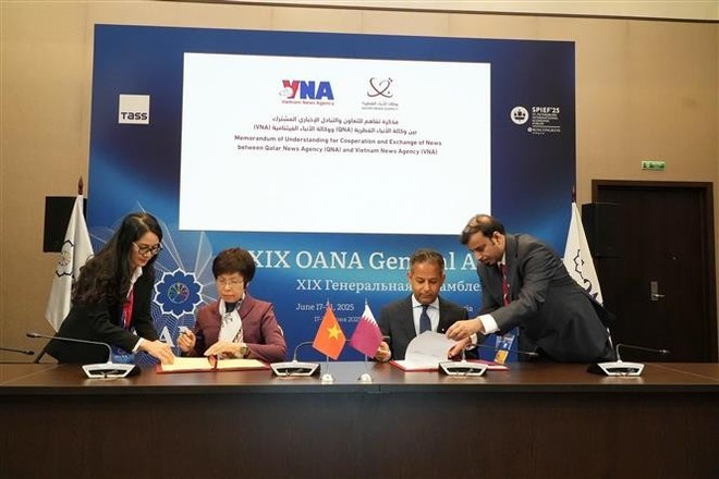 Signature du protocole d'accord entre la VNA et la QNA. Photo : VNA Signature du protocole d'accord entre la VNA et la QNA. Photo : VNA