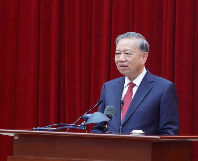 Le secrétaire général du Parti, To Lam, s'exprime lors de la rencontre, à Hanoi, le 10 février. Photo: VNA
