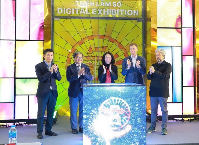 La cérémonie d'inauguration de l’espace d’exposition numérique intitulé « Hanoï radieuse – Lumière et patrimoine ». Photo : VNA.