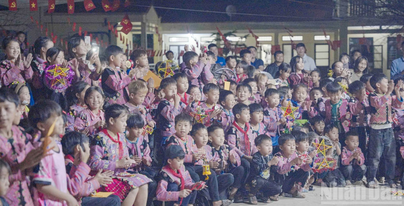 Les élèves de l’école primaire et secondaire Hang Kia A, dans la commune de Pa Co, province de Phu Tho. 2.jpg