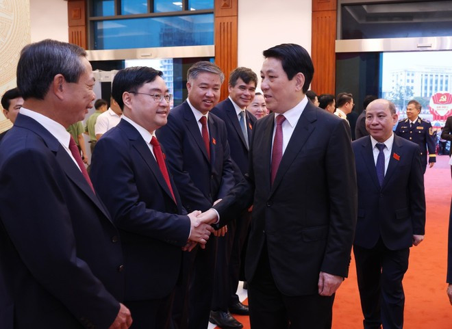 Le président de la République, Luong Cuong et les délégués. Photo : VNA. Le président de la République, Luong Cuong et les délégués. Photo : VNA.