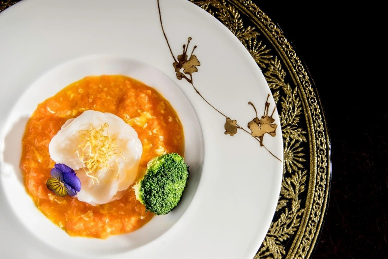 Plat servi au restaurant une étoile MICHELIN – The Royal Pavilion, Ho Chi Minh-Ville. Photo : Service du tourisme de Ho Chi Minh-Ville. a-9474.jpg