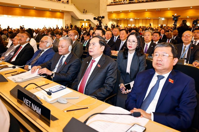 Le président de l'Assemblée nationale, Tran Thanh Man (2e à droite, en premier plan), à la cérémonie d'ouverture de la 6e Conférence mondiale des présidents de parlement. Photo : VNA. Le président de l'Assemblée nationale, Tran Thanh Man (2e à droite, en premier plan), à la cérémonie d'ouverture de la 6e Conférence mondiale des présidents de parlement. Photo : VNA.