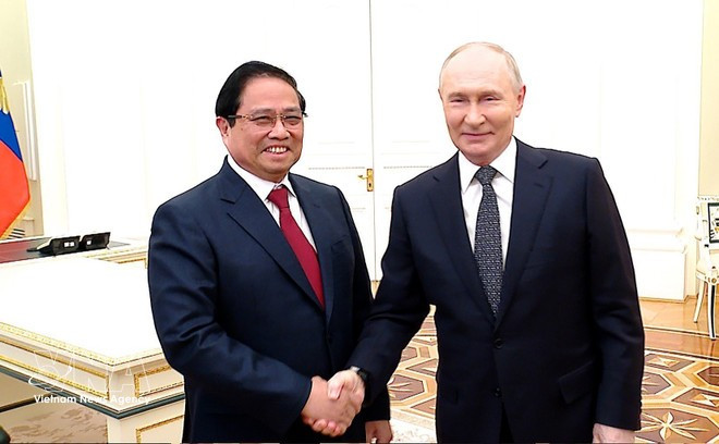 Le Premier ministre Pham Minh Chinh et le président Vladimir Poutine. Photo: VNA