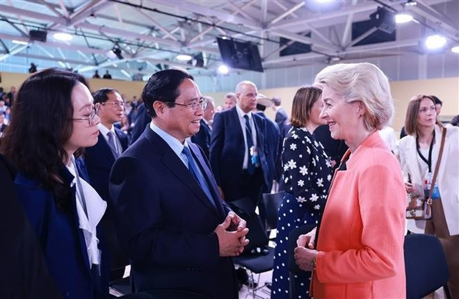 Le Premier ministre Pham Minh Chinh et la présidente de la Commission européenne, Ursula von der Leyen (à droite), à Nice, en France, le 9 juin. Photo : VNA. Le Premier ministre Pham Minh Chinh et la présidente de la Commission européenne, Ursula von der Leyen (à droite), à Nice, en France, le 9 juin. Photo : VNA.