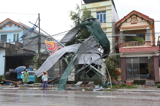 Le typhon Kajiki provoque l’effondrement de plusieurs maisons à Ninh Binh. Photo : VNA. Le typhon Kajiki provoque l’effondrement de plusieurs maisons à Ninh Binh. Photo : VNA.